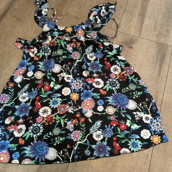 Bundle Of Candie's Set Of 3 Tank Tops Like New - Picture 9 of 11